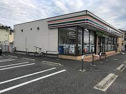 セブンイレブン君津南子安4丁目店まで1057m