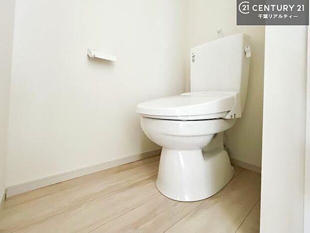 温水洗浄便座につき、冬場は便座が暖かくできるので冷たい便座に座らずに済む嬉しい仕様です!(施工例)