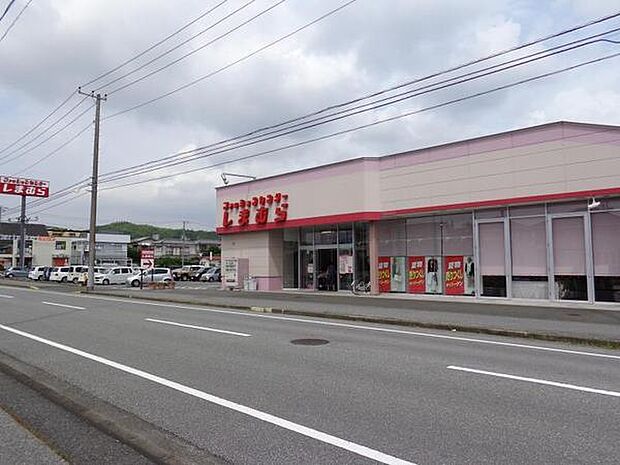 ファッションセンターしまむら君津店まで744m