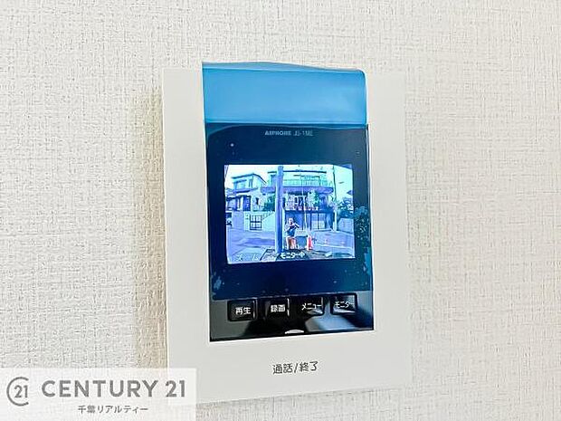 【現地販売会開催中】TVモニター付インターフォンを完備。来訪者の顔を確認してから対応できるため、防犯面にも配慮された安心の設備です。