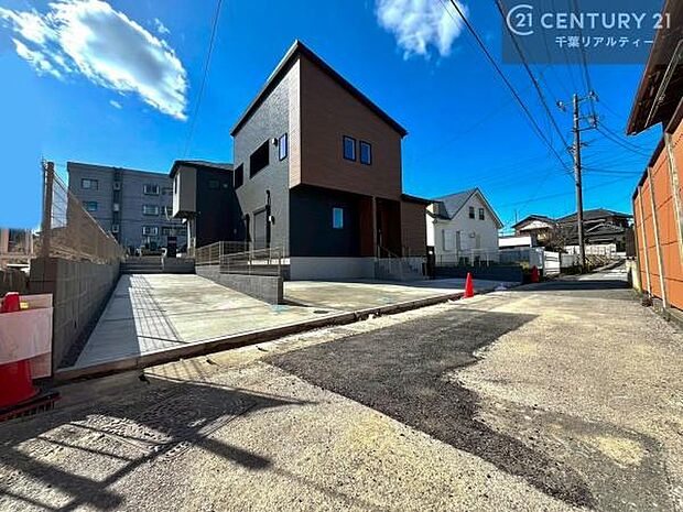 周辺環境や、お客様のご希望に合った物件も一緒にご案内を致します。住宅ローンアドバイザーによるご相談も承ります。当社はお問い合わせに即対応します!お待たせしません!