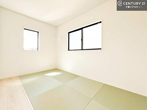 リビングと隣接している和室です!客間としてはもちろん、家事の休憩スペースとして使用するのもいいですね!