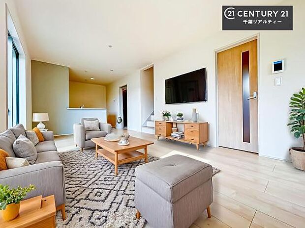 家具は、CGパース心地良いリビングは家族が自然と集まります。家族団欒の時間が増えそうです。ご家族と、より一層充実した時間を過ごせそうですね。