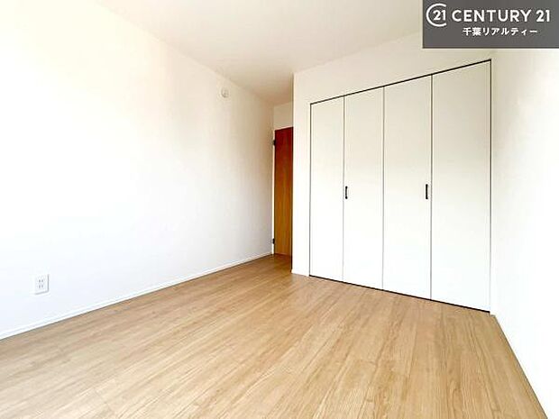 収納スペースがしっかり確保されているため、おもちゃや学用品もサッと片付き、いつでもスッキリ。綺麗な空間が保てます!