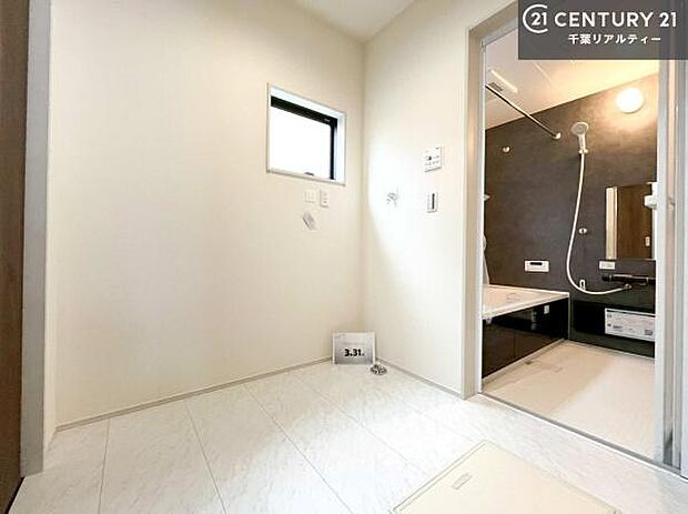 ランドリールーム付き!洗面台まわりが広く使えます!