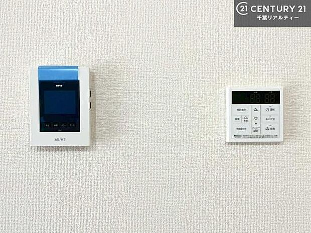 TVモニター付きインターホンでお子様のお留守番中なども安心ですね。ボタンひとつでお風呂の準備がととのう!オートバスつき。