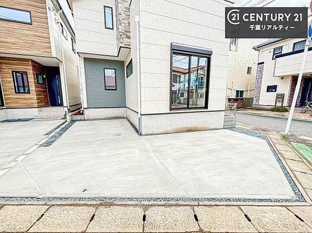 カースペース付きなのでマイカーをお持ちの方も安心ですね!ぜひ現地にてお確かめくださいませ!