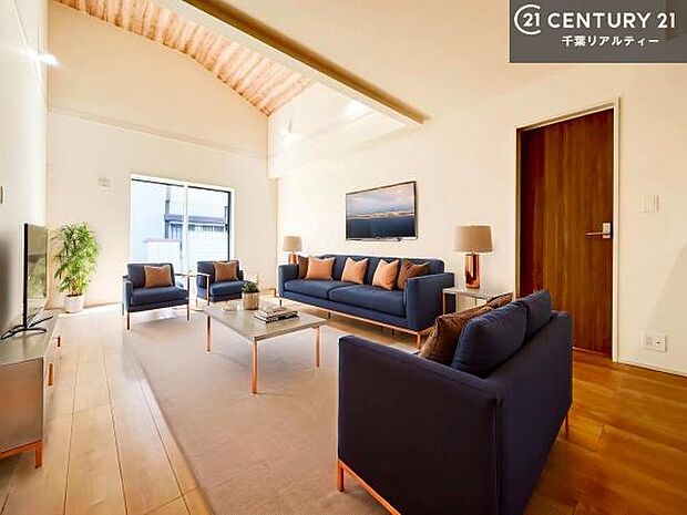 家具はCGパースです。大切な家族が集まるからこそLDKにはこだわりたい。子供たちが元気に笑いながら走り回っている姿を見た時が「広い家にして良かった」と思う瞬間です。