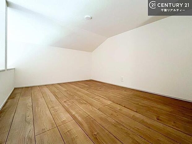 ロフト付き!普段使わないような季節物のインテリアや家電の収納に便利!是非現地にてお確かめください!