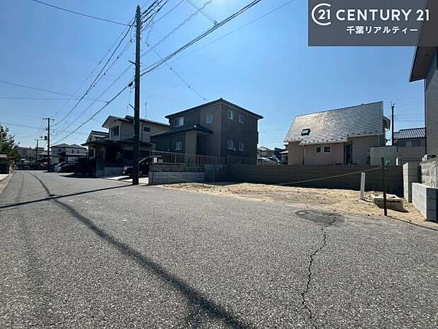 周辺環境や、お客様のご希望に合った物件も一緒にご案内を致します。住宅ローンアドバイザーによるご相談も承ります。当社はお問い合わせに即対応します!お待たせしません!