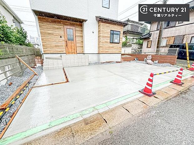 カースペース付きなのでマイカーをお持ちの方も安心ですね！ぜひ現地にてお確かめくださいませ！