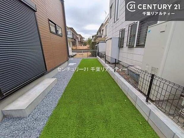 ちょっとしたお庭スぺースが付いています!ガーデニングも楽しめそうですね。