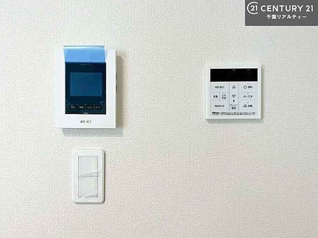 TVモニター付きインターホンでお子様のお留守番中なども安心ですね。ボタンひとつでお風呂の準備がととのう!オートバスつき。