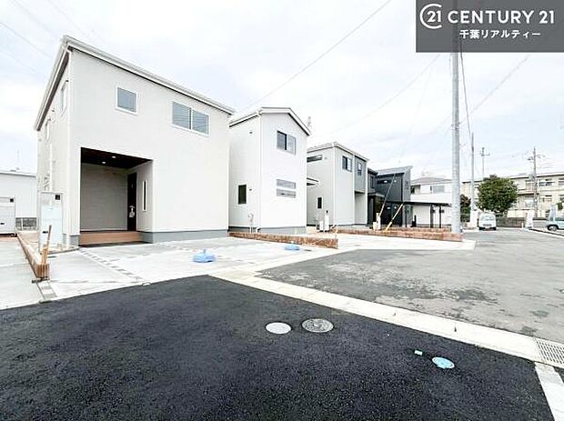 周辺環境や、お客様のご希望に合った物件も一緒にご案内を致します。住宅ローンアドバイザーによるご相談も承ります。当社はお問い合わせに即対応します!お待たせしません!