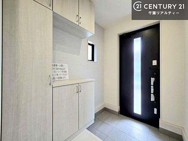 シューズボックス付き。玄関が片付きお掃除がしやすいです!スッキリした玄関で戸を開けた瞬間、清潔感のある心地いい空間が出迎えてくれます。