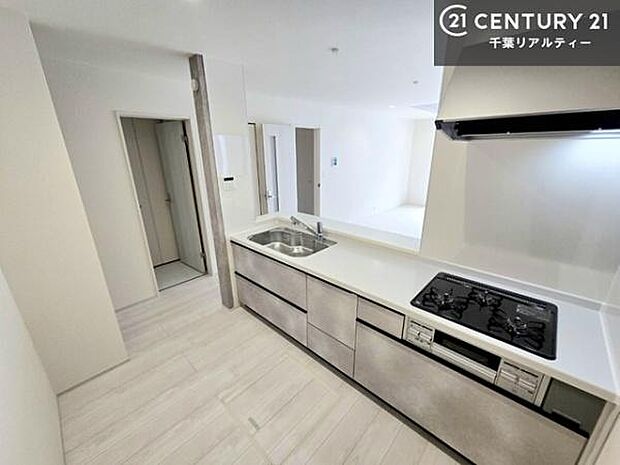 収納スペースが豊富で、調理スペースがスッキリと片付きひろ~く活用できます!快適に作業ができます!毎日の料理が捗ります!