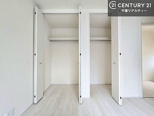 収納が充実しているからこそ、お部屋はいつも広々。掃除や片付けもラクになり、居心地の良い暮らしが続きます。