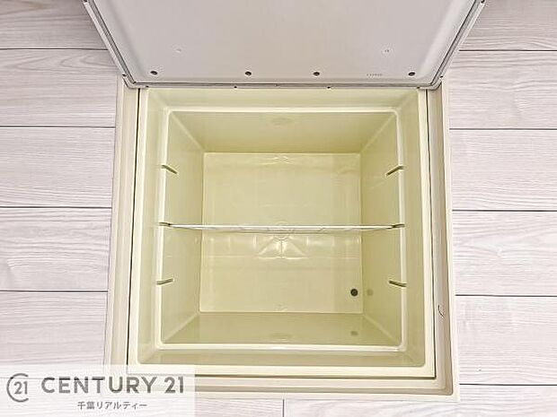 【同仕様】便利な床下収納付き!漬物を作ったり非常食の収納!普段使わないような小物類の収納に便利!場所を取らない収納スペース!