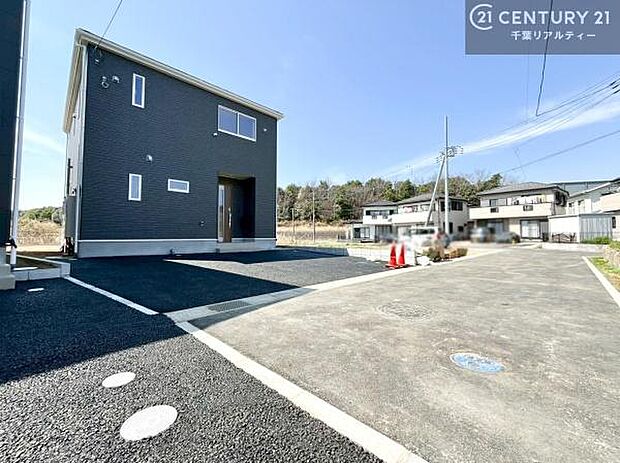 周辺環境や、お客様のご希望に合った物件も一緒にご案内を致します。住宅ローンアドバイザーによるご相談も承ります。当社はお問い合わせに即対応します!お待たせしません!