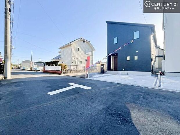 周辺環境や、お客様のご希望に合った物件も一緒にご案内を致します。住宅ローンアドバイザーによるご相談も承ります。当社はお問い合わせに即対応します!お待たせしません!