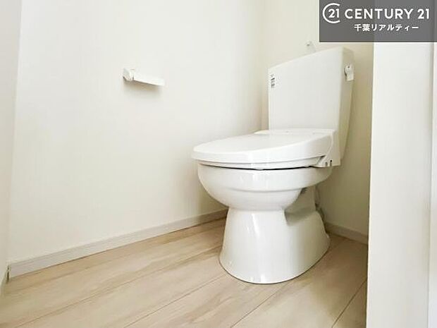 清潔感のある色味のお手洗いです!さわやかでスッキリする空間です!白を基調としているので、お手入れがしやすいトイレです!(施工例)