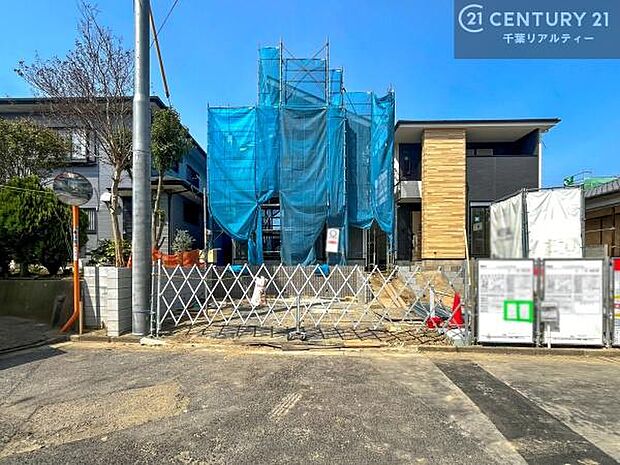 前面道路6m!陽当り良好な立地です。車庫入れが苦手な方も安心ですね。