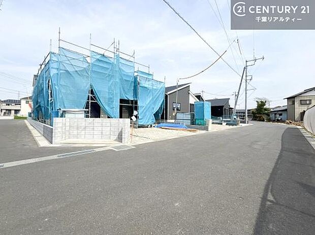 気になるお子様の学校までの道のりや駅までのルート、お買い物の場所などもご一緒にご案内いたします!