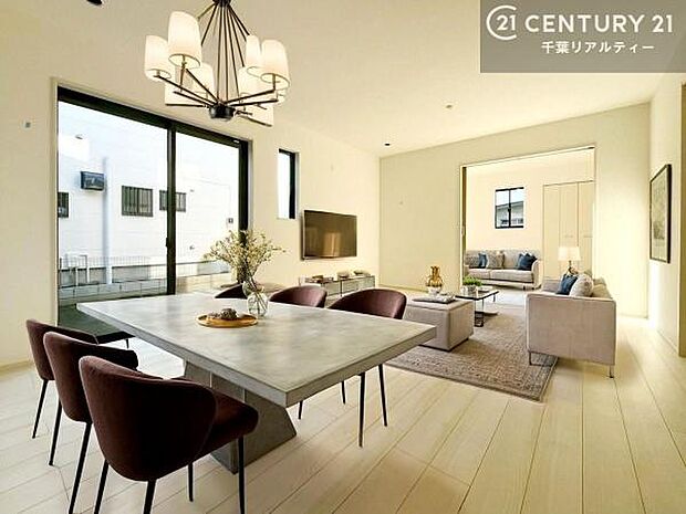 家具はCGパースです。優しい陽だまりがリビングを包んでくれて居心地の良い空間を演出してくれます!くつろぎの時間を過ごせます!