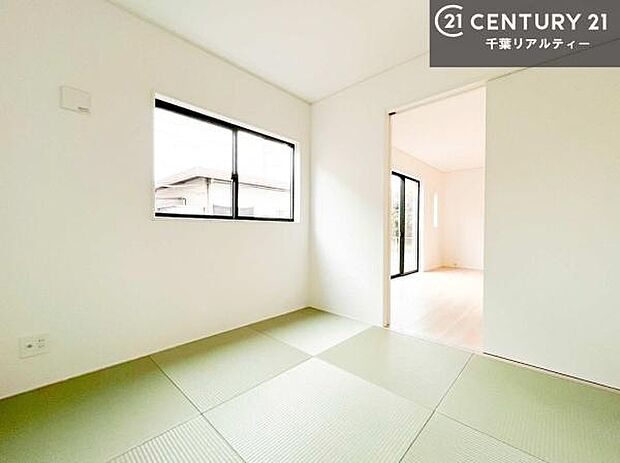 リビングと隣接した和室です!家事の休憩スペースやキッズスペースとして活用するのもよさそうですね!和室の使い方は無限大!