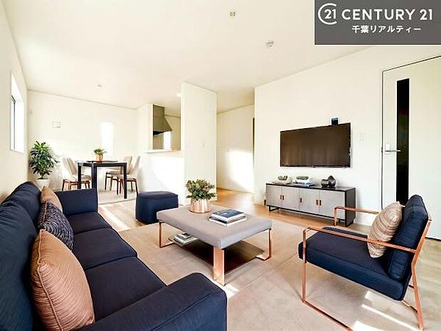 家具はCGパースです。大切な家族が集まるからこそLDKにはこだわりたい。子供たちが元気に笑いながら走り回っている姿を見た時が「広い家にして良かった」と思う瞬間です。