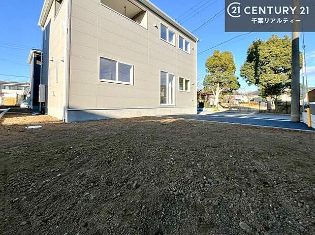 陽当たり良好なお庭です!晴れた日には青い空を見渡せる開放的な時間を楽しめます。