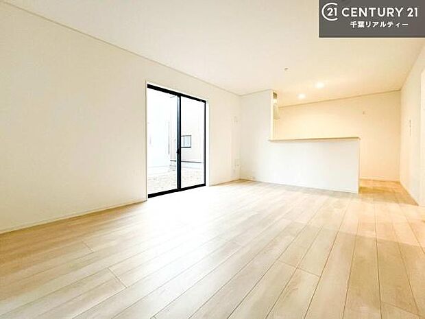 大切な家族が集まるからこそLDKにはこだわりたい。子供たちが元気に笑いながら走り回っている姿を見た時が「広い家にして良かった」と思う瞬間です。