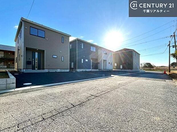 周辺環境や、お客様のご希望に合った物件も一緒にご案内を致します。住宅ローンアドバイザーによるご相談も承ります。当社はお問い合わせに即対応します!お待たせしません!