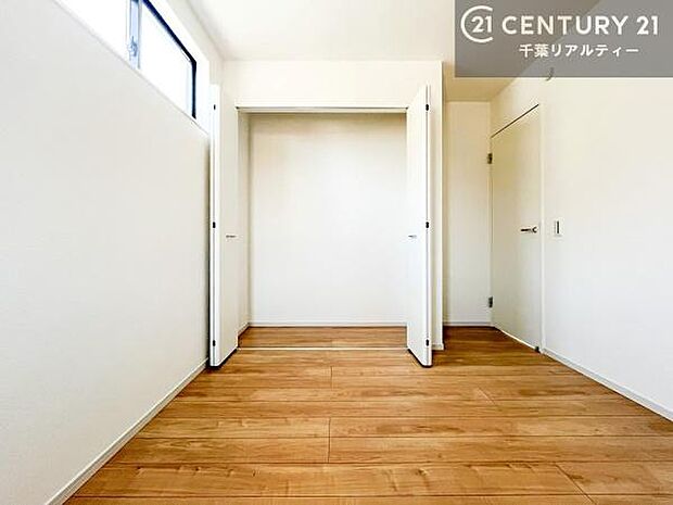 収納が充実しているからこそ、お部屋はいつも広々。掃除や片付けもラクになり、居心地の良い暮らしが続きます。