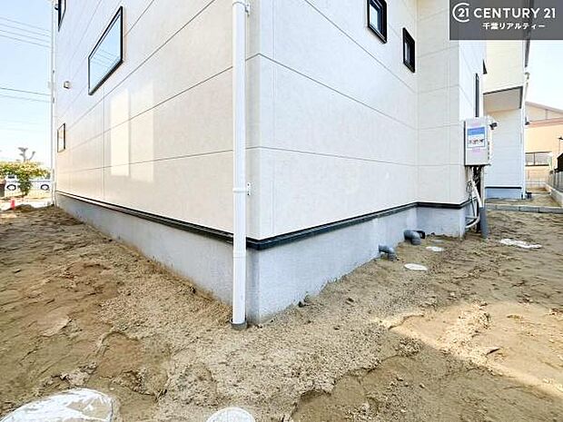 ちょっとしたお庭スぺースが付いています!ガーデニングも楽しめそうですね。