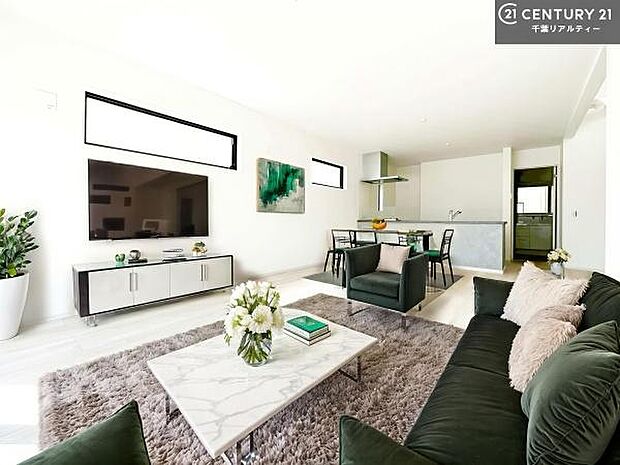 家具はCGパースです。開放感のある広々LDK!ソファーやダイニングテーブルを置いても窮屈にならないので快適に過ごせます!コミュニケーションが取りやすいリビングです!