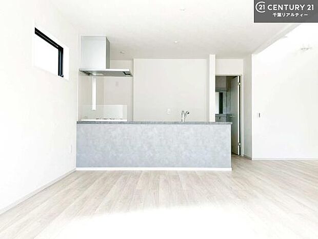 広々ダイニングスペース!ゆったりお食事。笑い声響く楽しい時間が過ごせます。日々の疲れも癒されます!