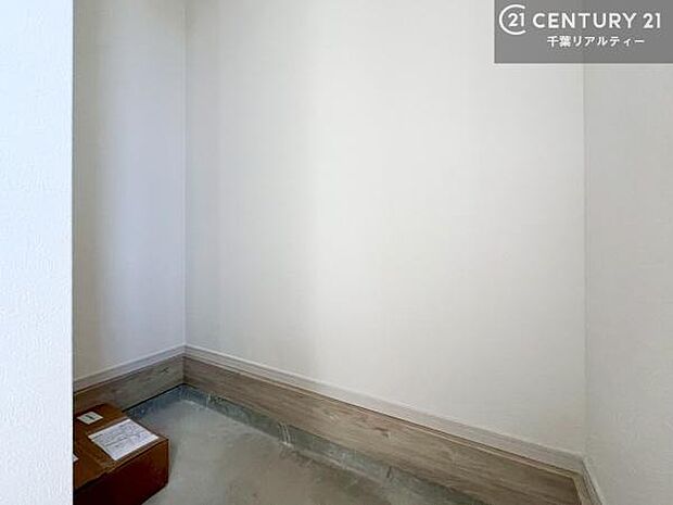 玄関土間収納付き!収納スペースなのでベビーカーやアウトドアの道具がスッキリしまえます!取り出しもラクラク!整理整頓がしやすい!