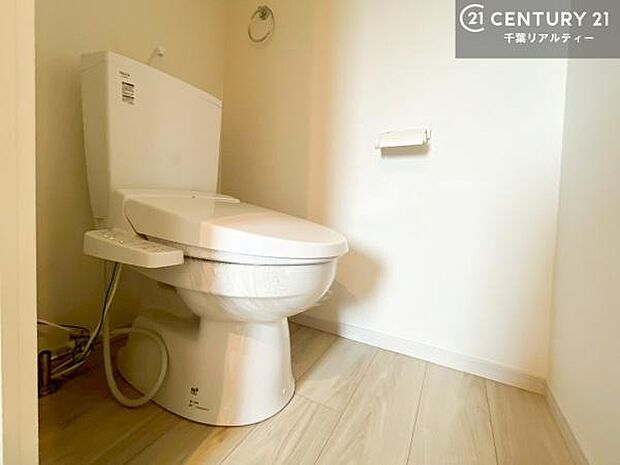 温水洗浄便座につき、冬場は便座が暖かくできるので冷たい便座に座らずに済む嬉しい仕様です!