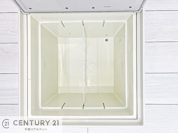 【同仕様】便利な床下収納付き!漬物を作ったり非常食の収納!普段使わないような小物類の収納に便利!場所を取らない収納スペース!