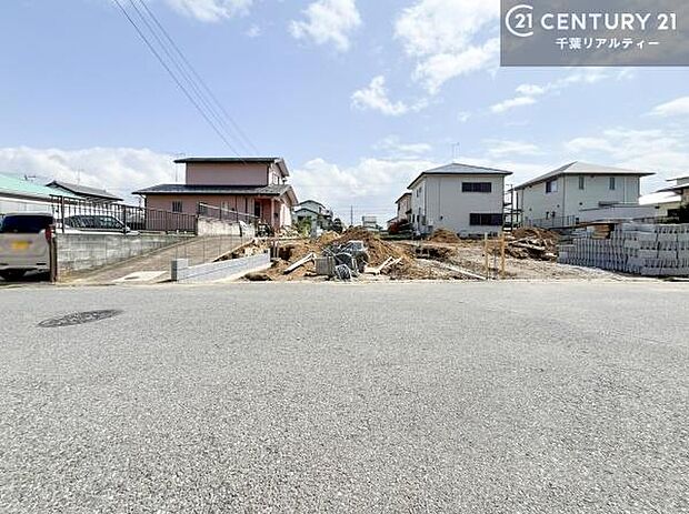 気になるお子様の学校までの道のりや駅までのルート、お買い物の場所などもご一緒にご案内いたします!