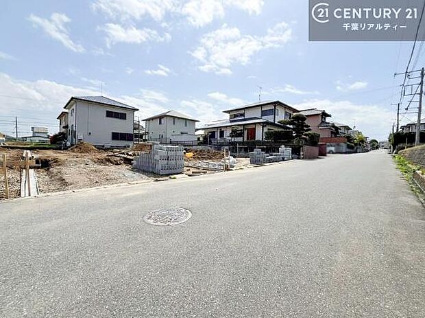 気になるお子様の学校までの道のりや駅までのルート、お買い物の場所などもご一緒にご案内いたします!