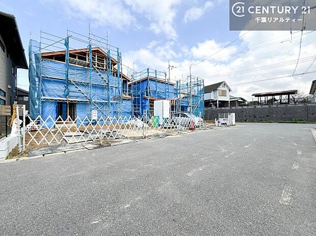 気になるお子様の学校までの道のりや駅までのルート、お買い物の場所などもご一緒にご案内いたします!