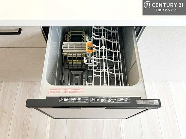 食洗機付きのキッチンです!忙しい時や手荒れ防止として大変活躍する便利な仕様です!ビルトインなのでキッチンの場所を取らず調理スペースを広く使うことが出来ます!