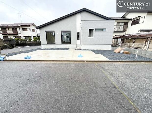 カースペース付きなのでマイカーをお持ちの方も安心ですね!ぜひ現地にてお確かめくださいませ!