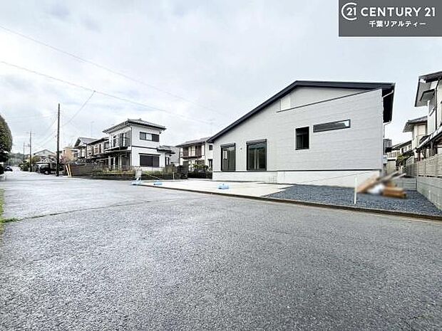 周辺環境や、お客様のご希望に合った物件も一緒にご案内を致します。住宅ローンアドバイザーによるご相談も承ります。当社はお問い合わせに即対応します!お待たせしません!