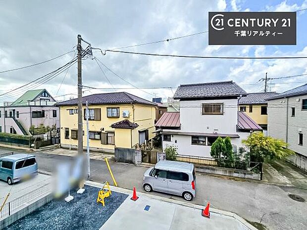 晴れた日には青い空を見渡せる開放的な時間を楽しめます。気持ちの良い風が通り抜ける街並みです!