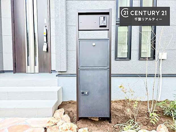 現在建築中。完成後は明るく開放的なリビングや最新設備のキッチンなど快適な空間が広がります。未完成だからこそ“新しい暮らし”への期待が高まる住まい。今しか見られない建築中の様子も必見です。