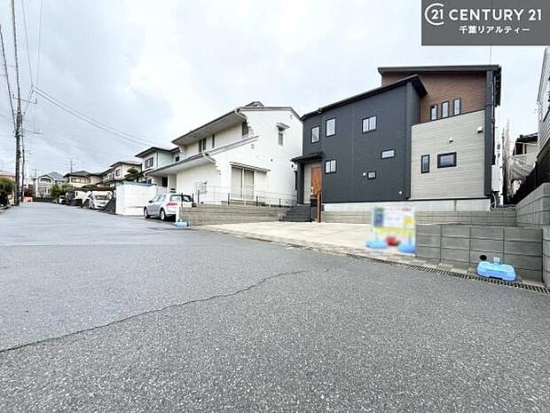 周辺環境や、お客様のご希望に合った物件も一緒にご案内を致します。住宅ローンアドバイザーによるご相談も承ります。当社はお問い合わせに即対応します!お待たせしません!