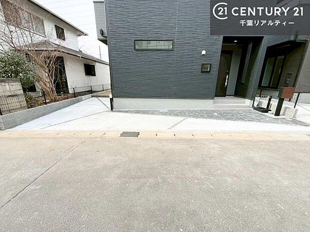 カースペース付きなのでマイカーをお持ちの方も安心ですね!ぜひ現地にてお確かめくださいませ!